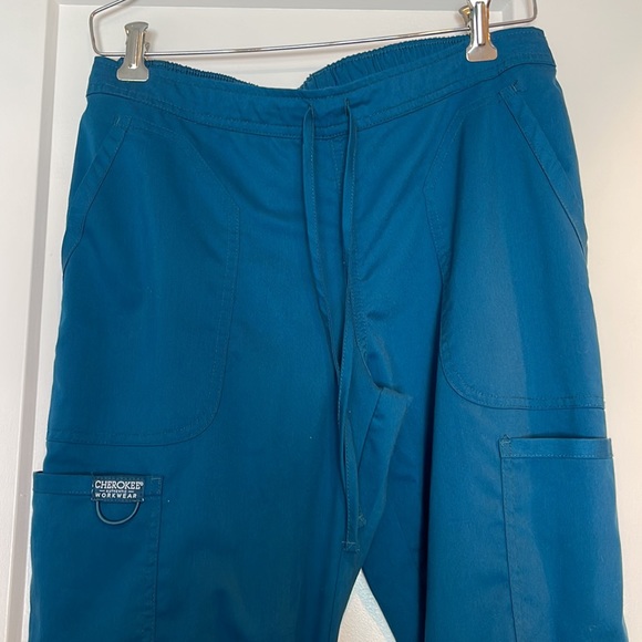 Bread new without tags. Never worn Caribbean blue (teal) wide leg scrub pants - Picture 2 of 2